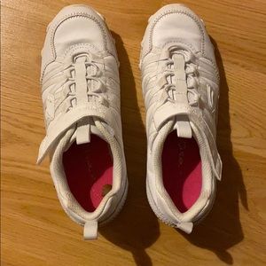 Girls white sketchers size 3.5